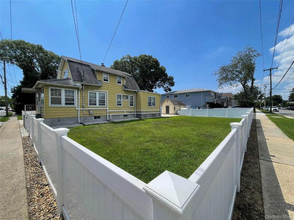 404 Baldwin Road, Hempstead