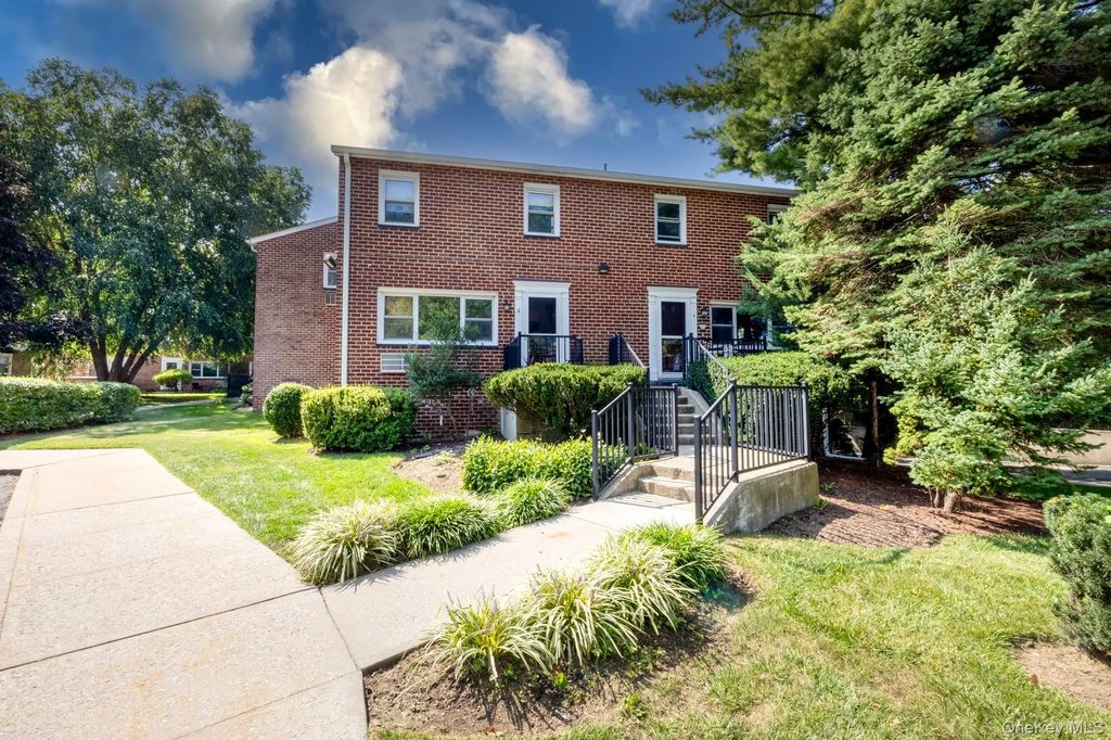 4 Charter Circle # 4, Ossining