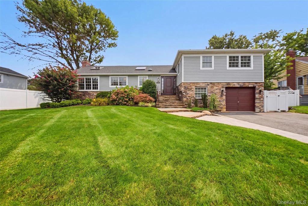 5 Renee Place, Massapequa Park