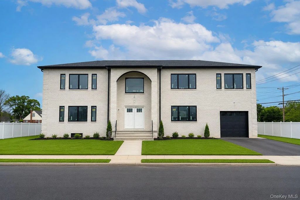 423 Holmes Street, Levittown