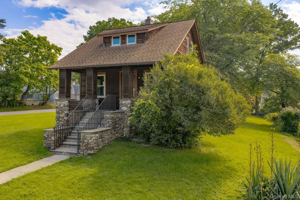 256 Cottage Street, Middletown