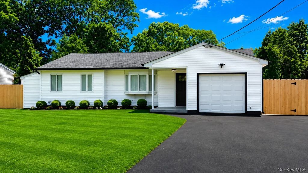 16 Adobe Drive, Shirley