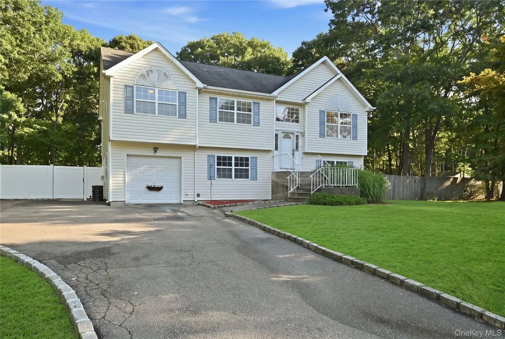 3 Mulligan Drive, Medford