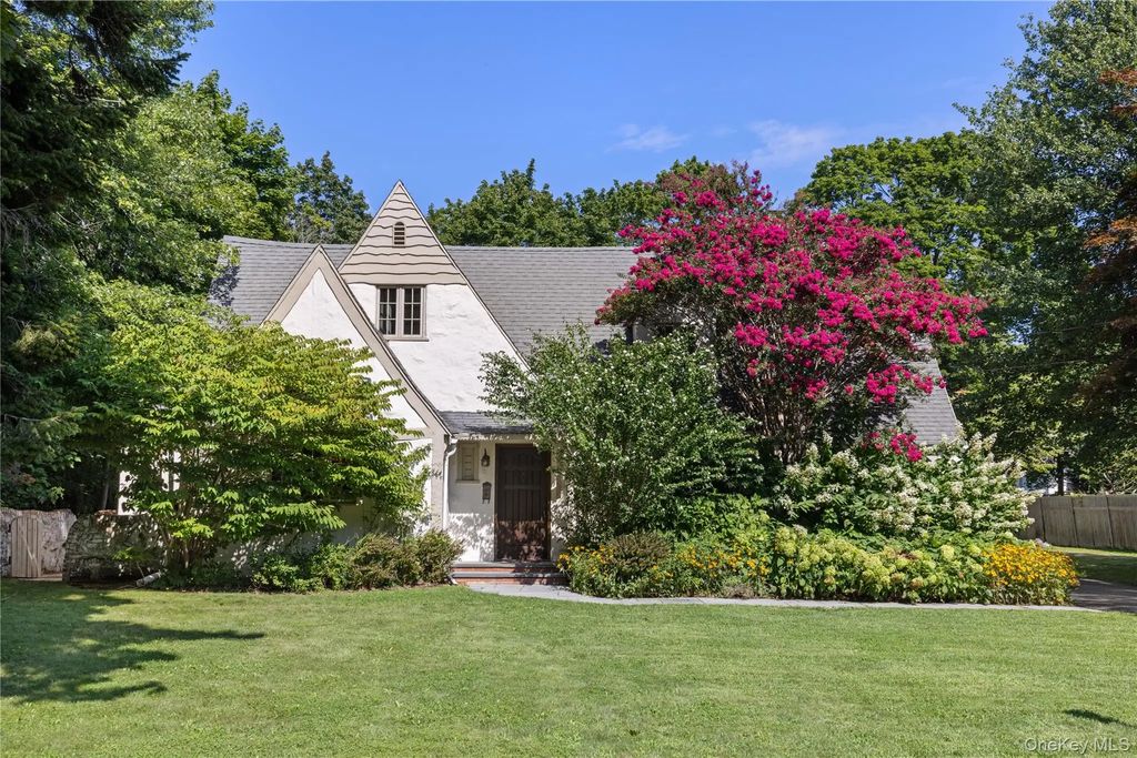 30 Merritts Pond Road, Riverhead