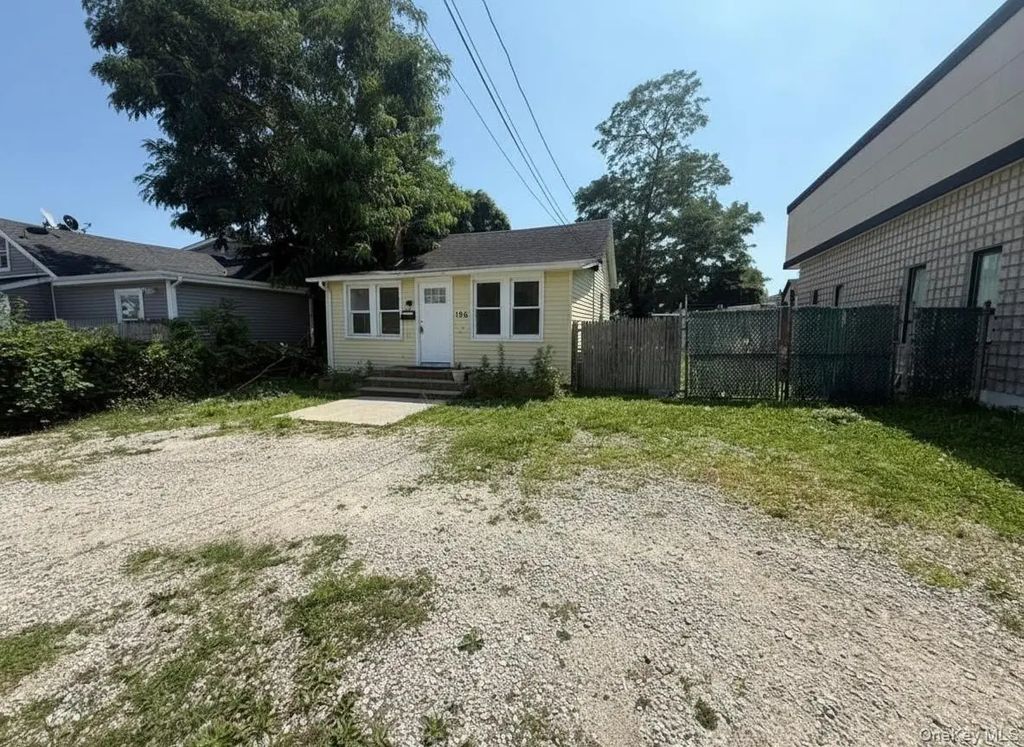 196 Old Sunrise Highway, Massapequa