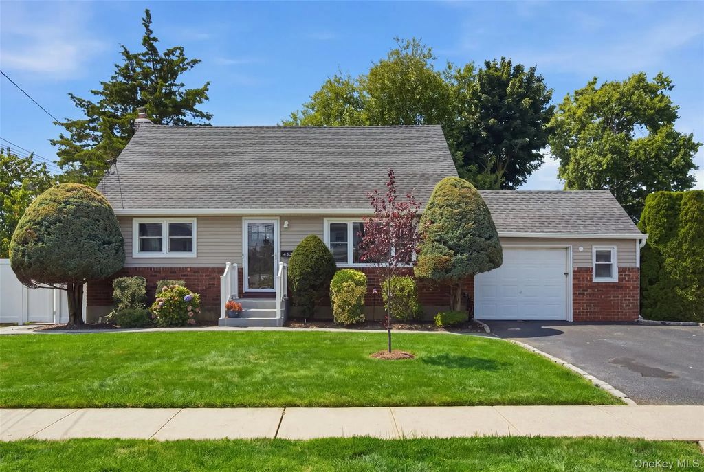 430 Hilda Street, East Meadow