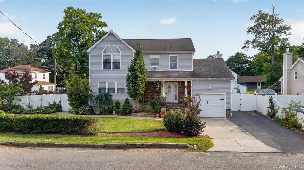 139 Smith Street, Amityville