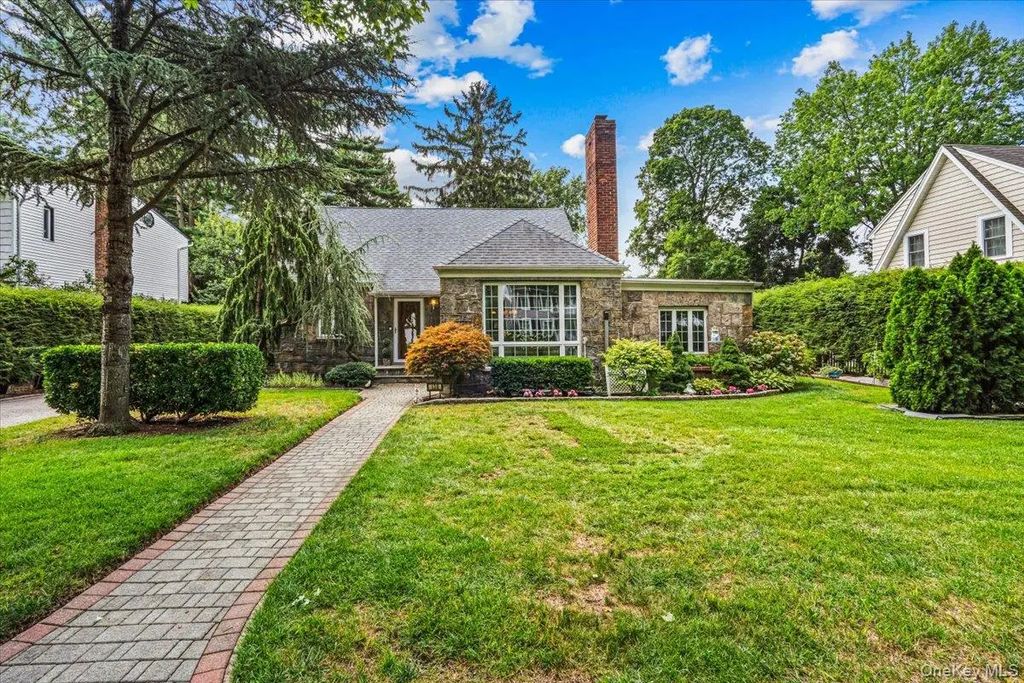 138 Locust Street, Garden City