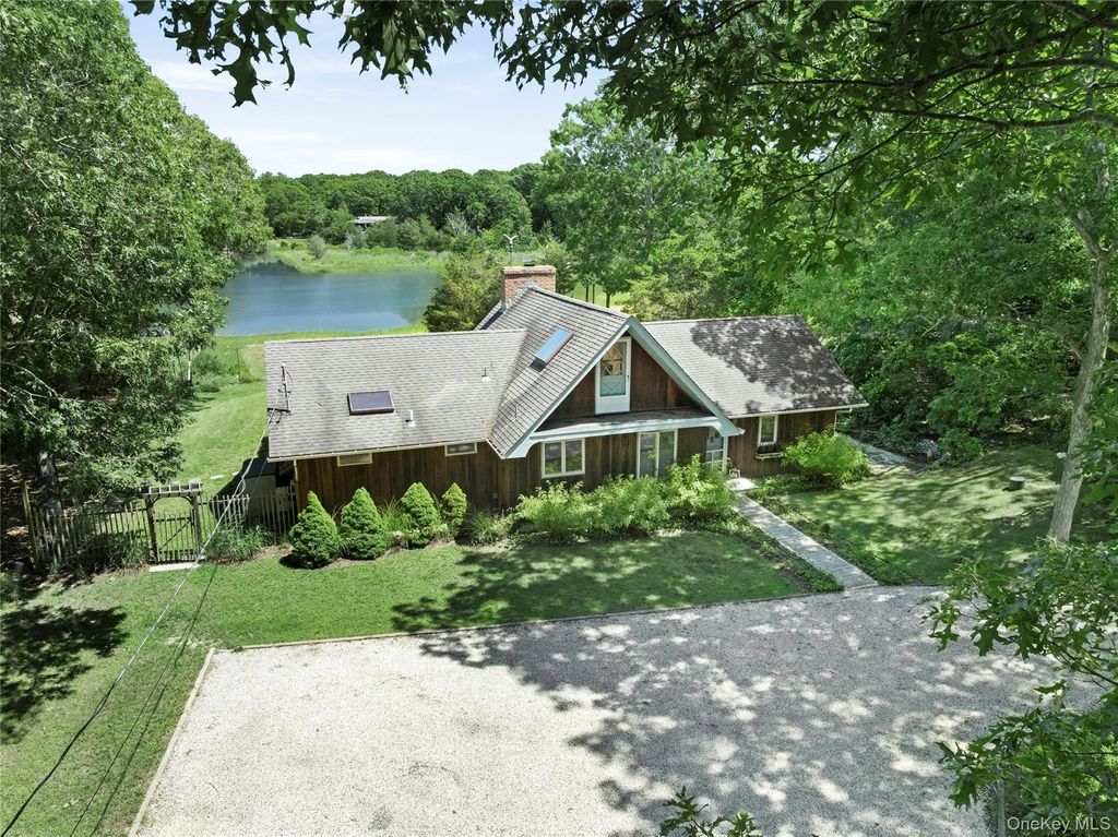 59 Isle Of Wight Road, East Hampton
