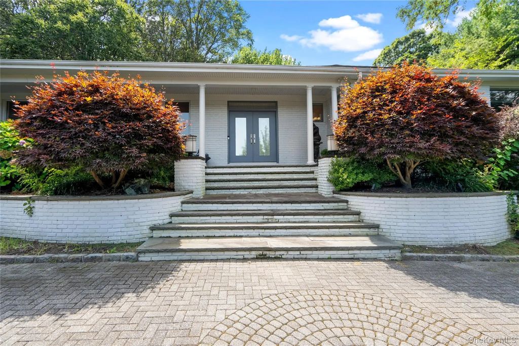 18 Lake Road, Great Neck