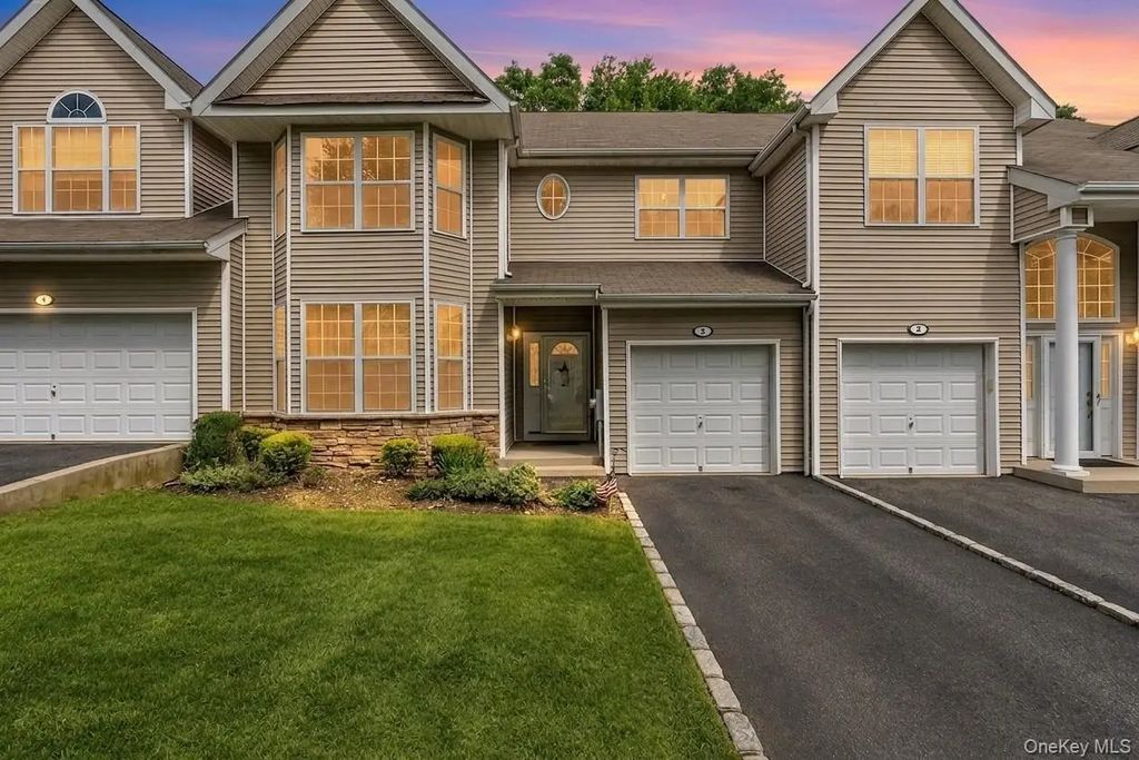 3 Arielle Court, Hauppauge