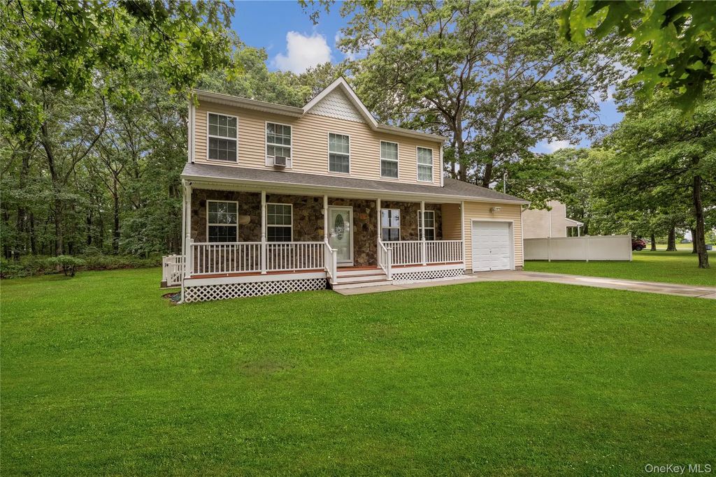 144 Dawn Drive, Shirley