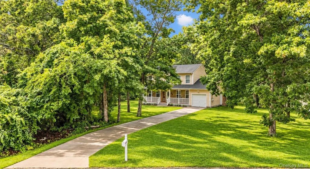 144 Dawn Drive, Shirley