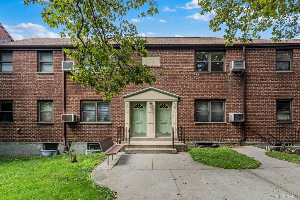 58 09 246th Crescent # Upper Unit, Douglaston