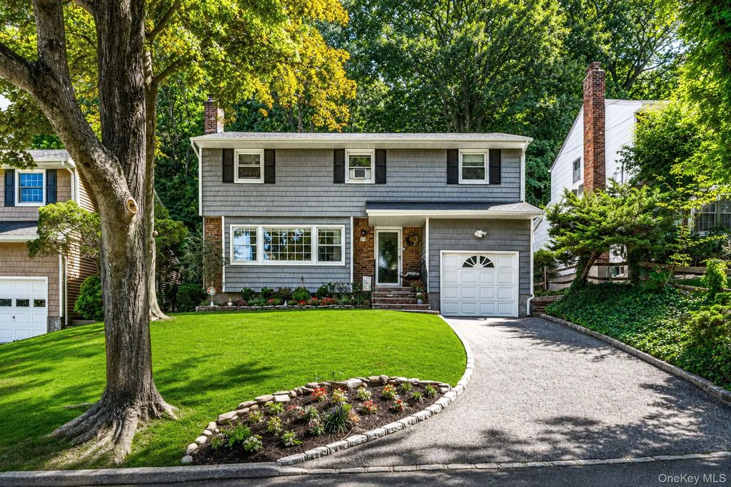 36 Briarwood Drive, Huntington