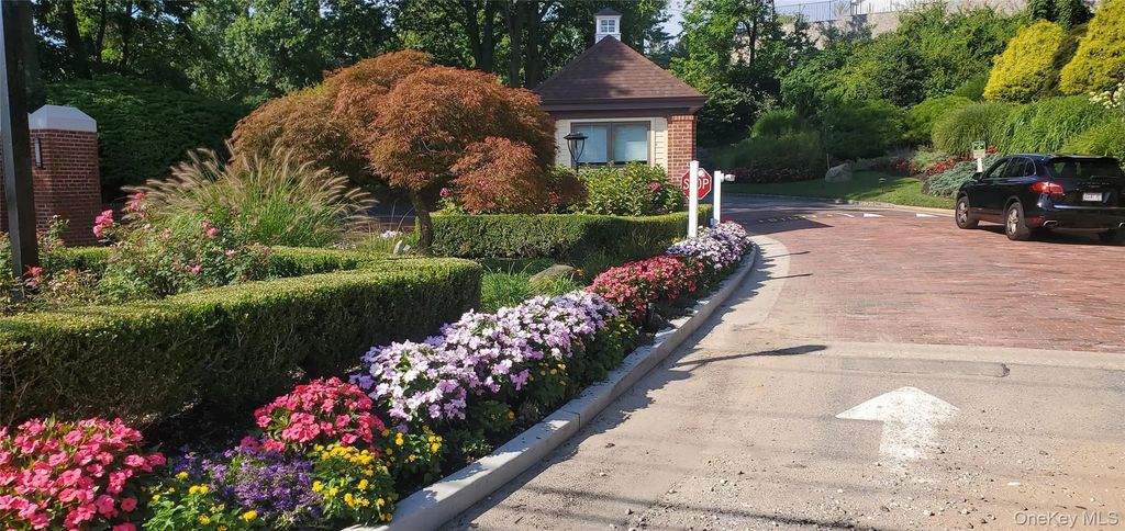192 Heron Lane, Manhasset