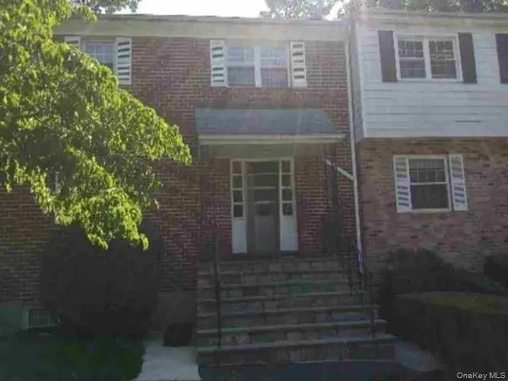 513 Woodland Hills Road, White Plains