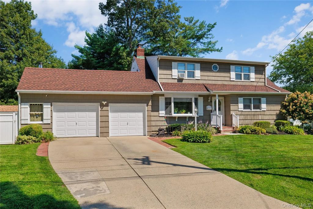 13 Westwood Drive, North Babylon