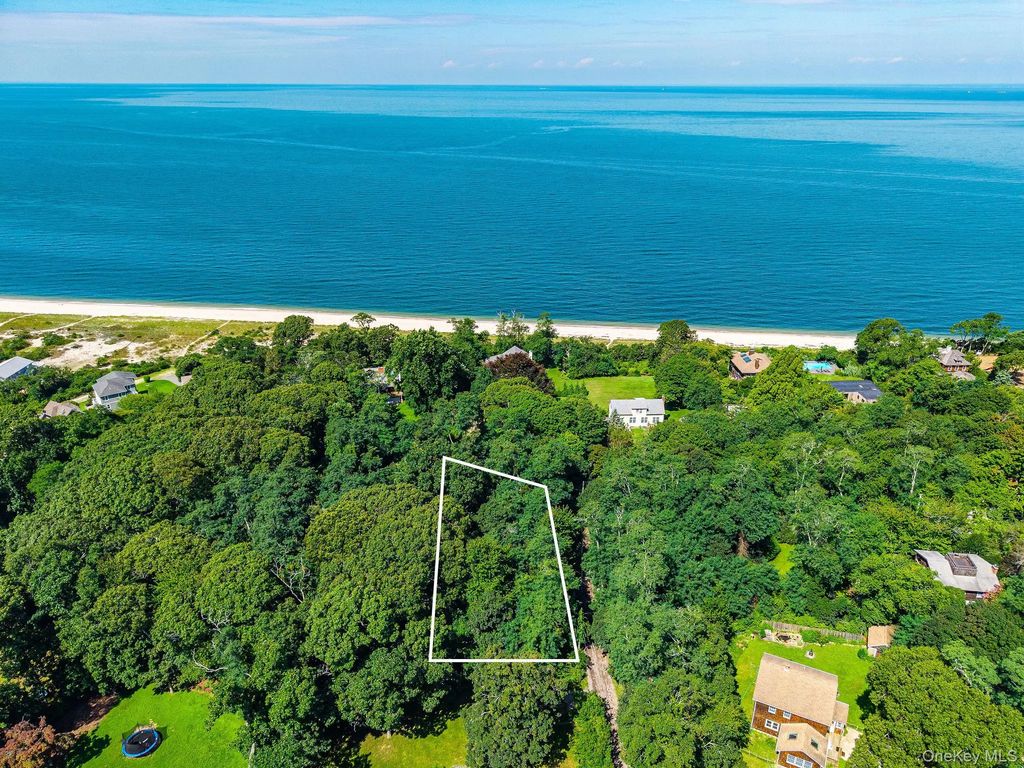 2560 Hyatt Road, Southold