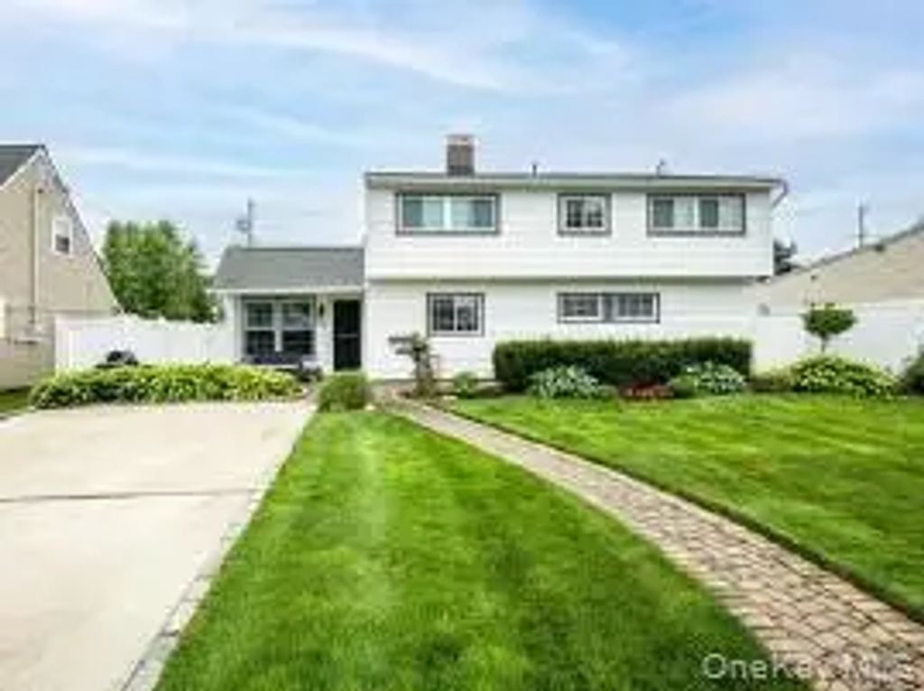 86 Shepherd Lane, Levittown
