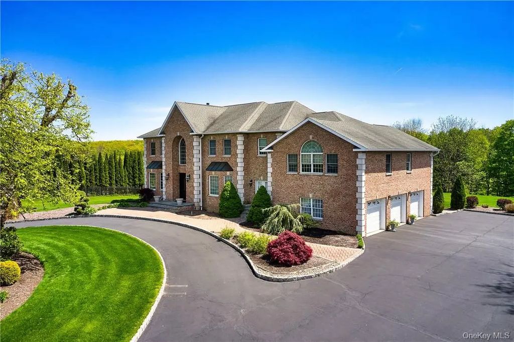 17 Constitution Court, Tuxedo Park