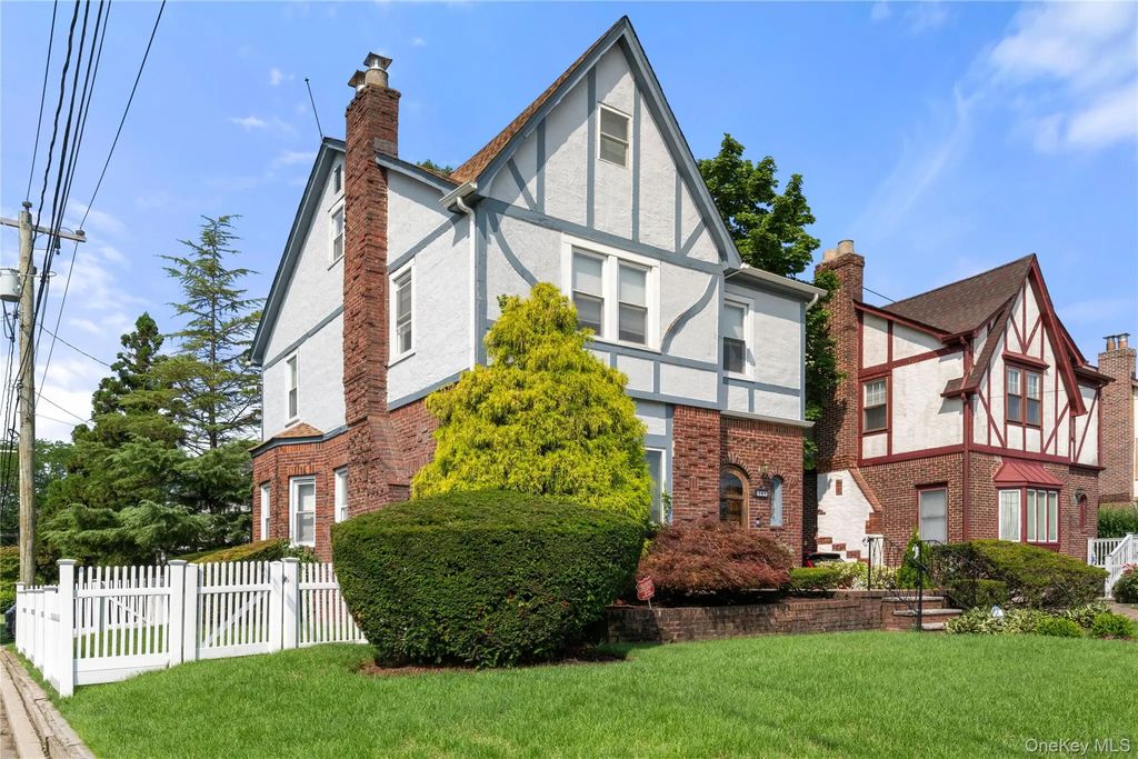 381 Woodmere Boulevard, Woodmere