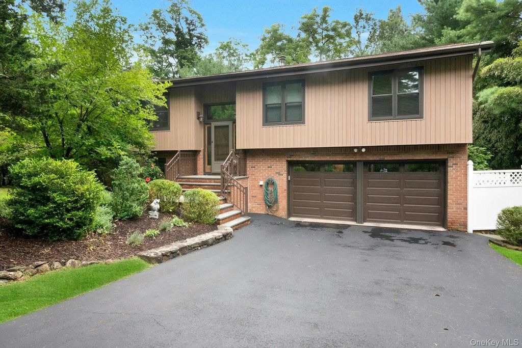 2 Lakeview Avenue W, Cortlandt Manor