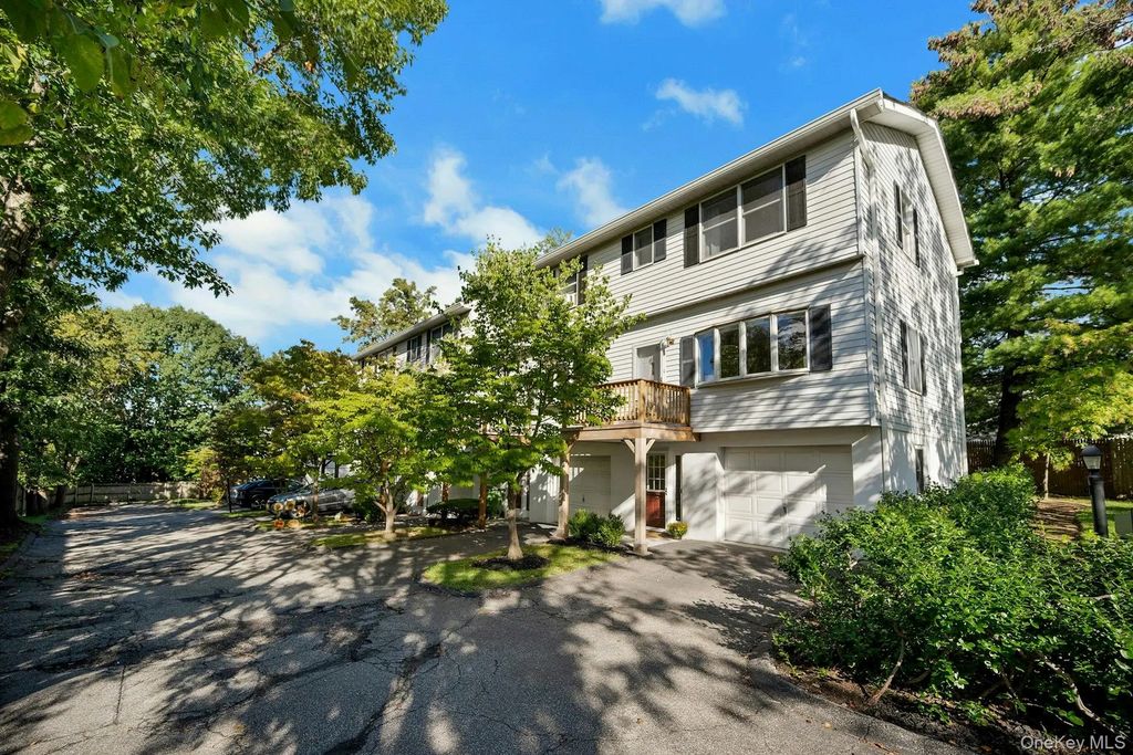 17 Wood Court # A, Tarrytown
