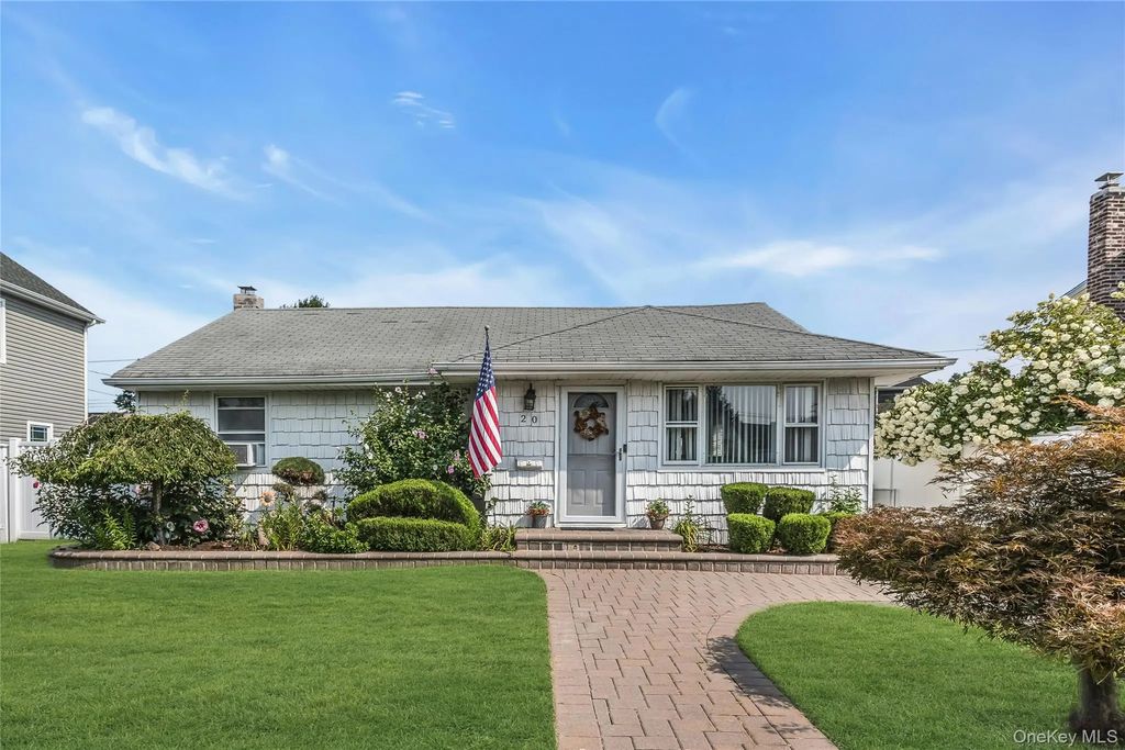 20 Jamaica Avenue, Plainview