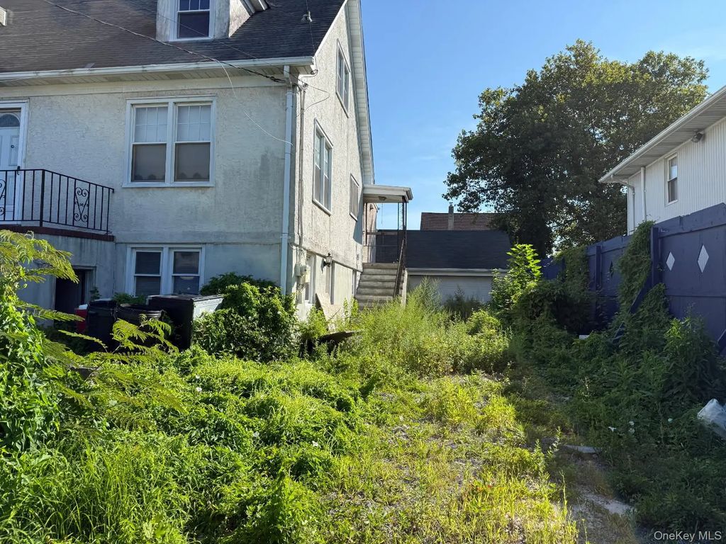 524 Bayview Avenue, Cedarhurst
