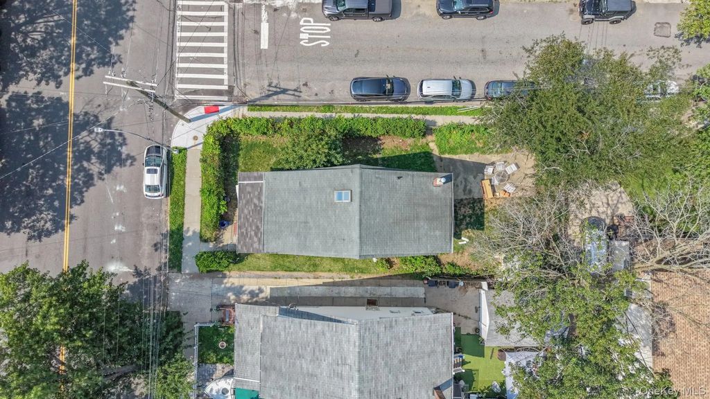9221 Winchester Boulevard, Queens Village