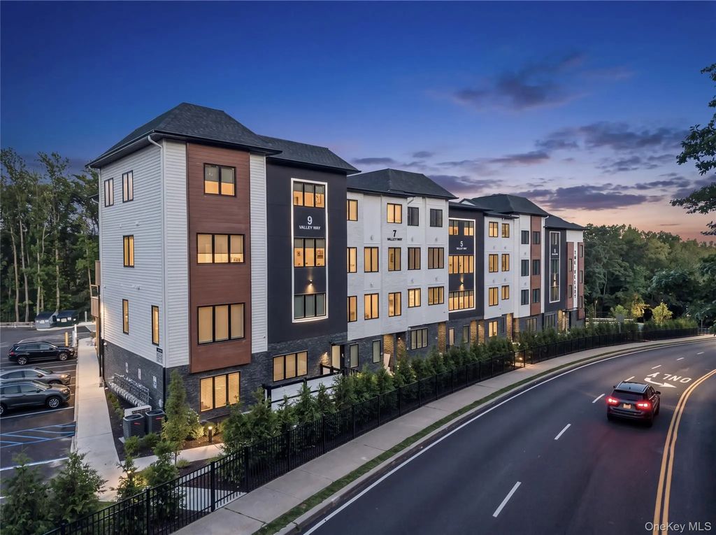 7 Valley Way # 220, Spring Valley