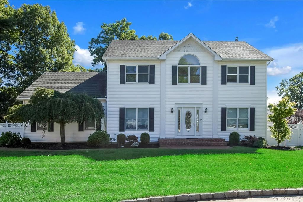 11 Raphael Boulevard, Nesconset