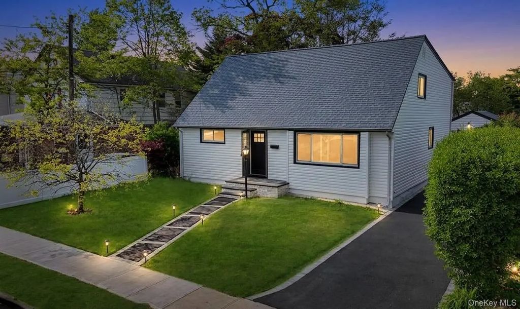 20 Howard Street, Hicksville