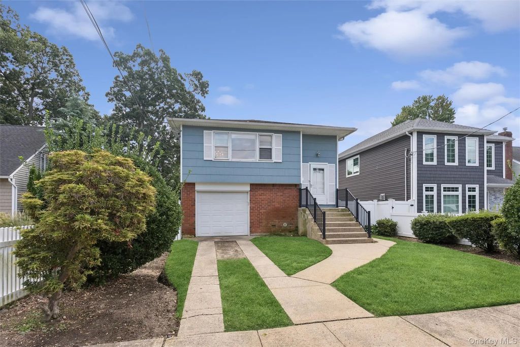 1928 Gormley Avenue, Merrick