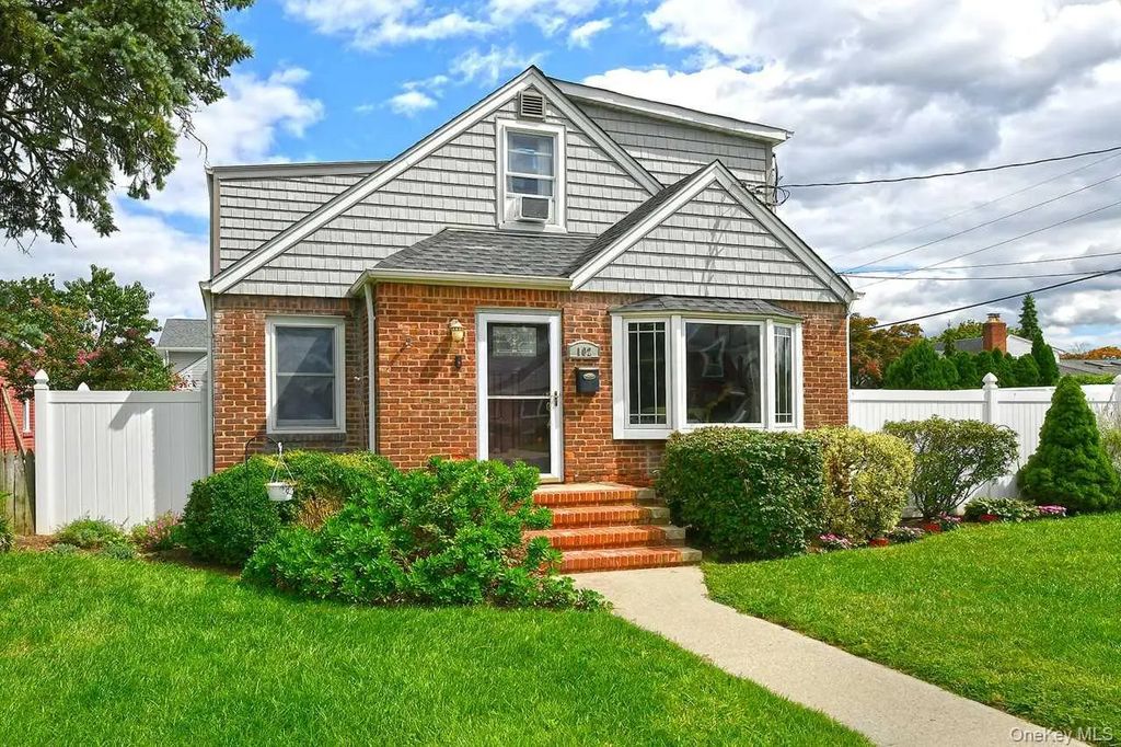 102 Roxbury Road, Franklin Square