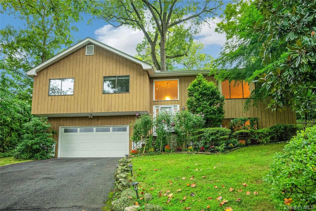 44 Hillside Lane, New Rochelle