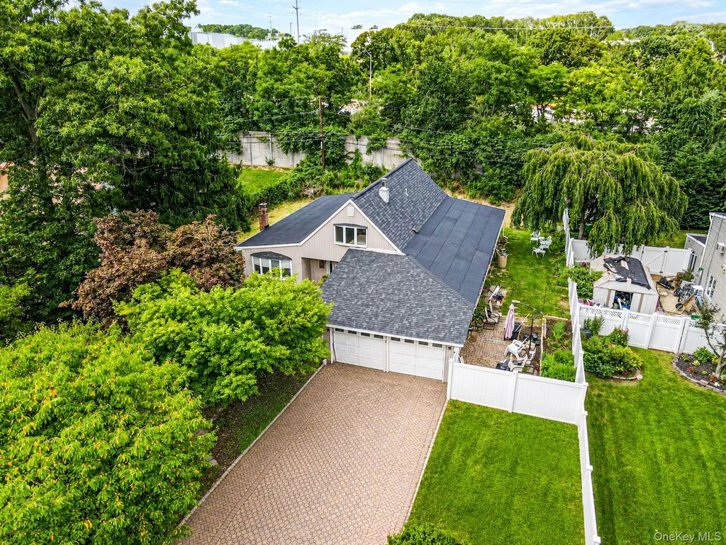219 Sunflower Lane, Islandia