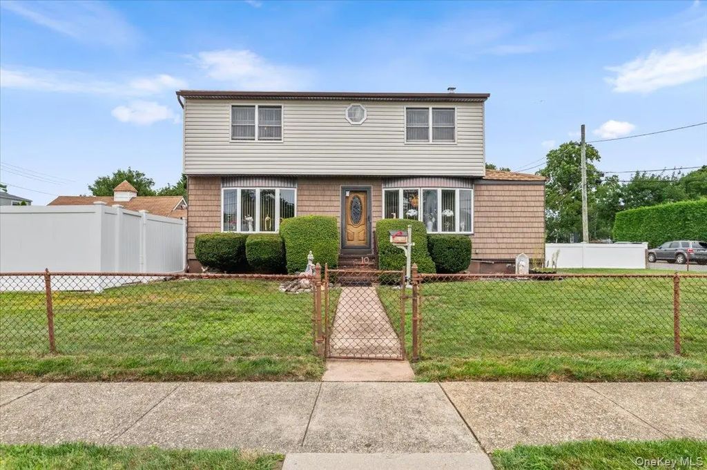 10 Enness Avenue, Bethpage