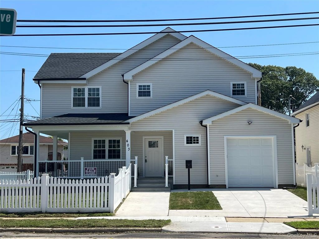 403 S Bayview Avenue, Freeport