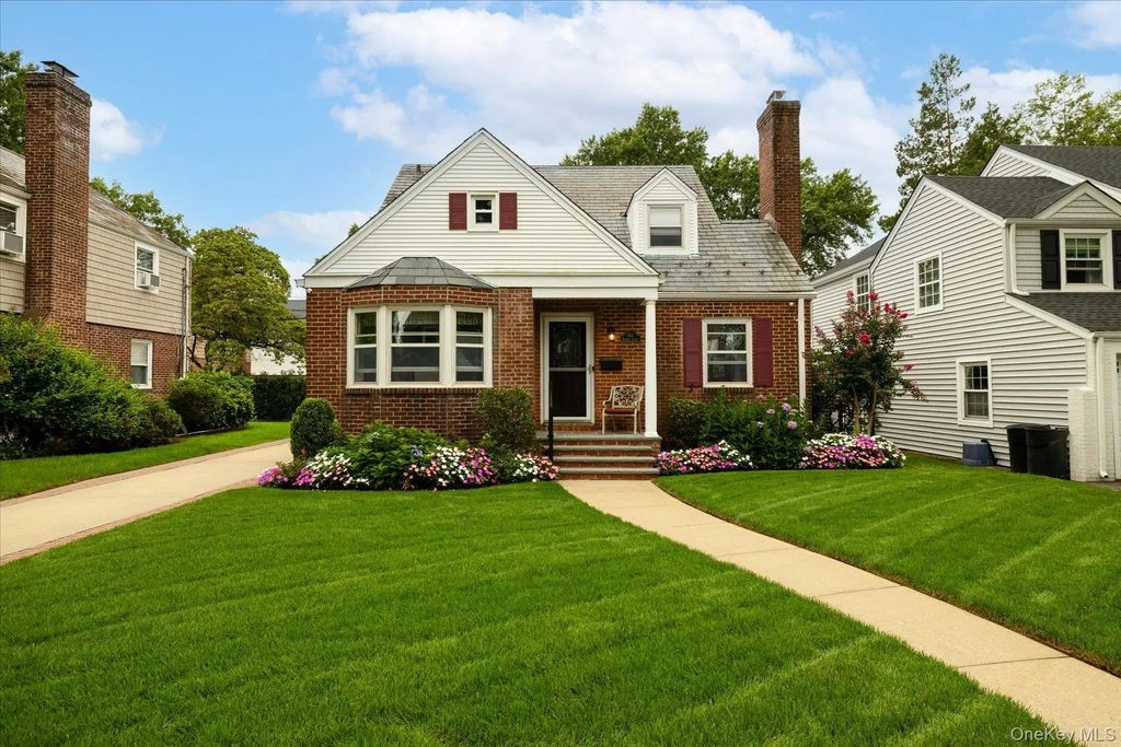 146 Beverly Avenue, Floral Park