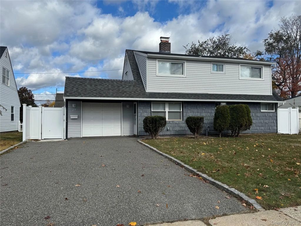 27 Gleaner Lane, Levittown