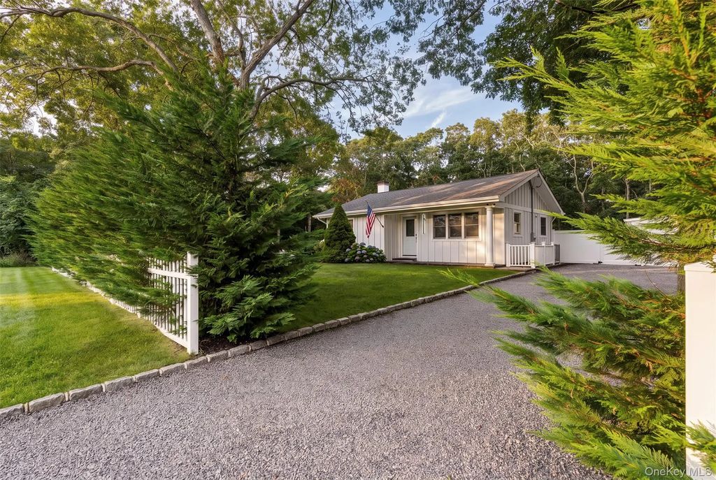 81 S Country Road, Quiogue