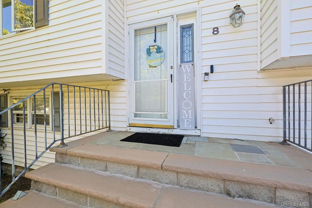 8 Pine Street, Middletown