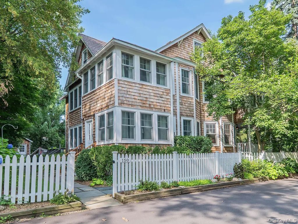 150 Franklin Avenue, Sea Cliff