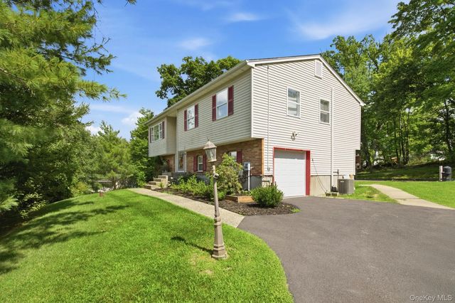 17 Old Hemlock Drive, New Windsor