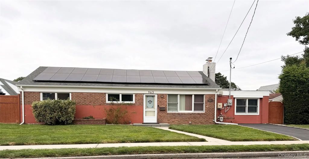 963 Hastings Street, Baldwin Harbor
