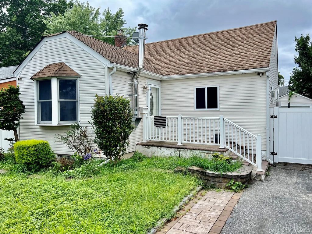 320 Maplegrove Avenue, Uniondale