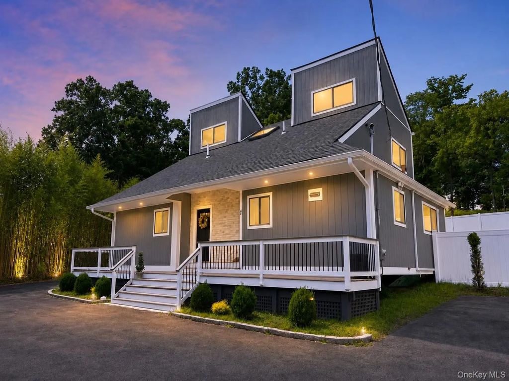 45 Randall Heights, Middletown