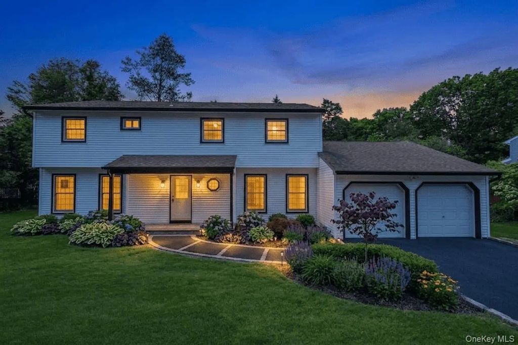 8 Cynthia Lane, Northport